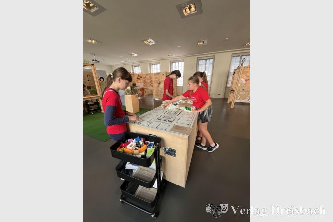 Besuch der Ausstellung im Jungen Museum.
