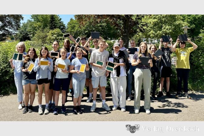 Die Lateinerinnen und Lateiner der achten Klassen präsentieren ihre Tabulae.