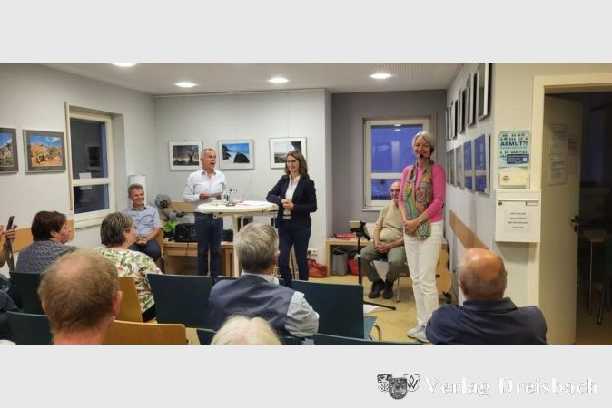 V.l.n.r.: Hans-Jürgen Hajek, Klaus Störch, die Erste Stadträtin Heike Seibert, Chris Savage und Jutta Hajek.