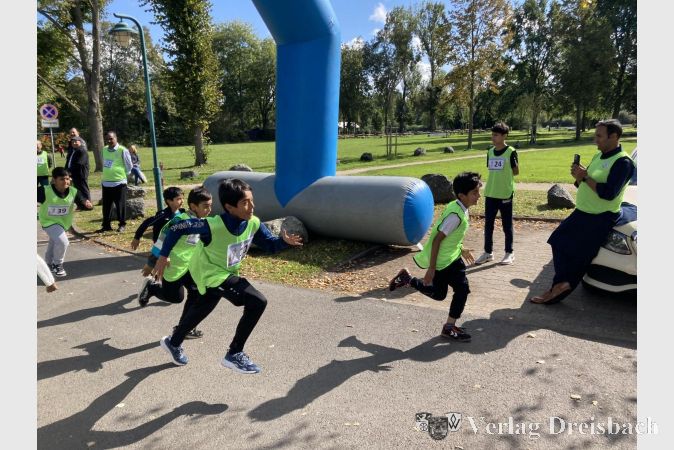 Die Kinder legten schon beim Start ein gutes Tempo vor.