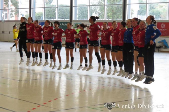 Die weibliche A-Jugend hatte nach ihrer Bundesliga-Heimpremiere Grund zum Hüpfen.