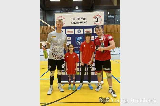 Tobias Thiel (rechts) wurde vom Langener Trainer zum wertvollsten Spieler auf Krifteler Seite gewählt.