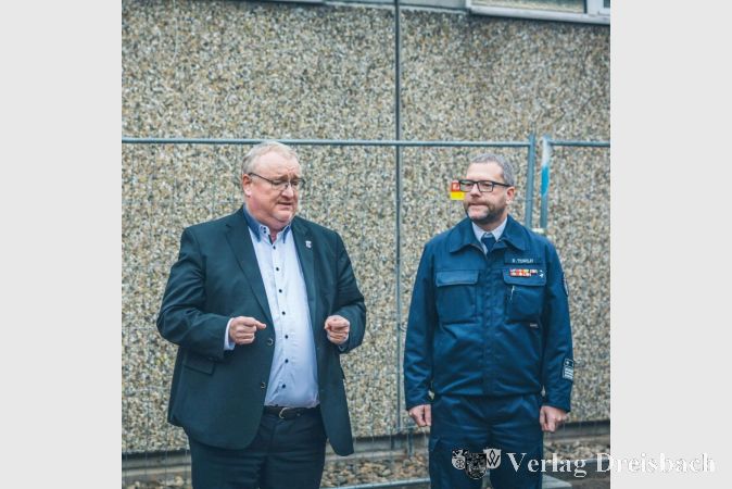 Bürgermeister Klaus Schindling und Stadtbrandinspektor David Tisold.