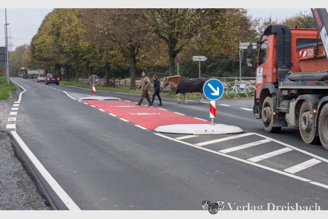 Die neue Querungshilfe auf der Niedeckerstraße