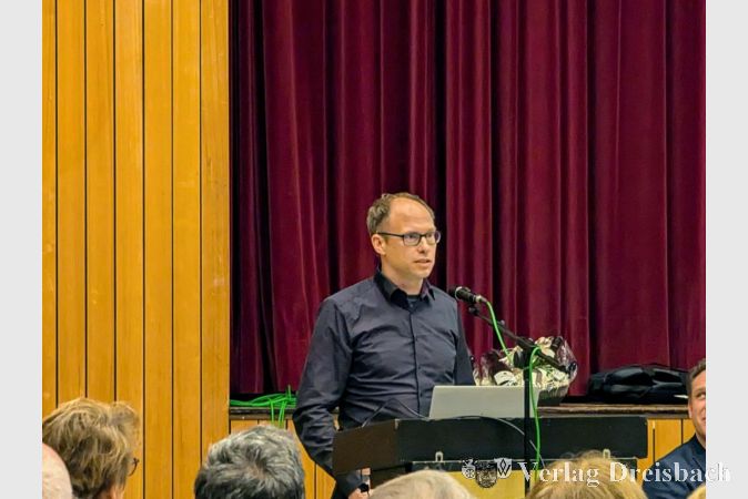 Der Kelkheimer Markus Frieske berichtete aus seinem eigenen Erfahrungsschatz in Sachen Wärmepumpe.