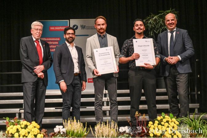 V.l.n.r.: Bernhard Mundschenk, Geschäftsführer Hessischer Handwerkstag; Kaweh Mansoori, Hessischer Minister für Wirtschaft, Energie, Verkehr, Wohnen und ländlichen Raum; Carsten Sader, EDEKA Buch; Jacob Bartz, EDEKA Buch; Stefan Füll, Präsident Hessischer Handwerkstag.