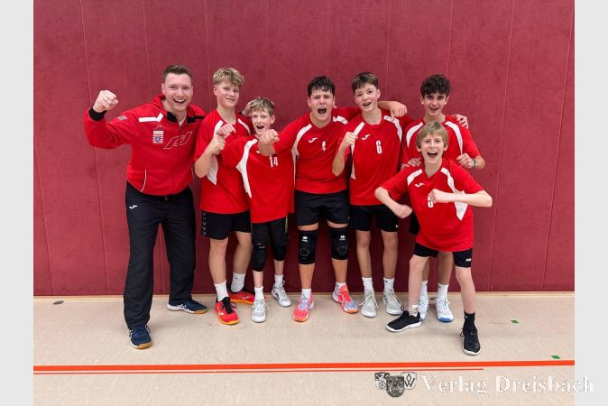 So sehen Sieger aus. Die Main-Taunus-Schule wird im WK IV Volleyball Deutscher Meister.