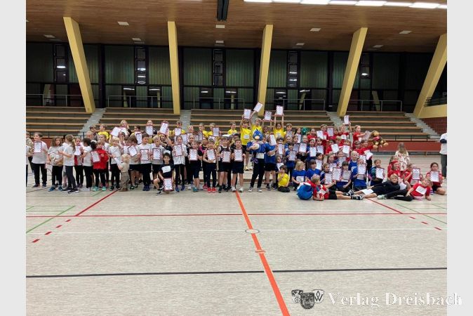 Siegerehrung aller Athleten (U10) der verschiedenen Mannschaften aus dem Main-Taunus-Kreis.