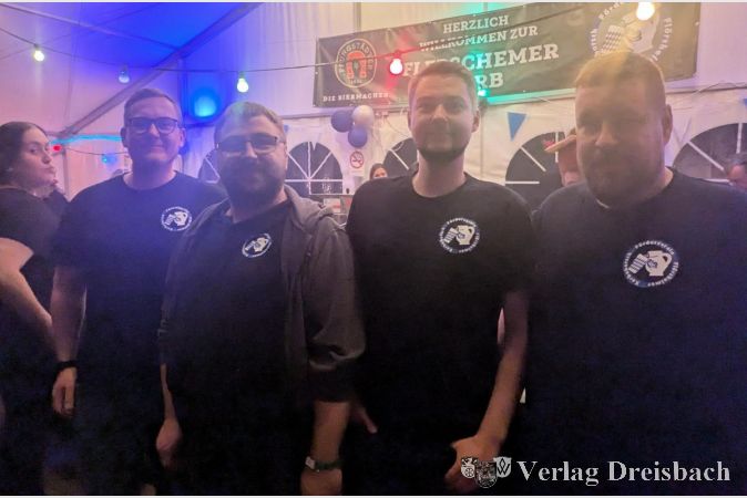 Daniel Dicks (2.v.l.) und Mitglieder des Organisationsteams zeigen sich stolz und dankbar für die großartige Unterstützung durch die Besucher und die zahlreichen Helfer.