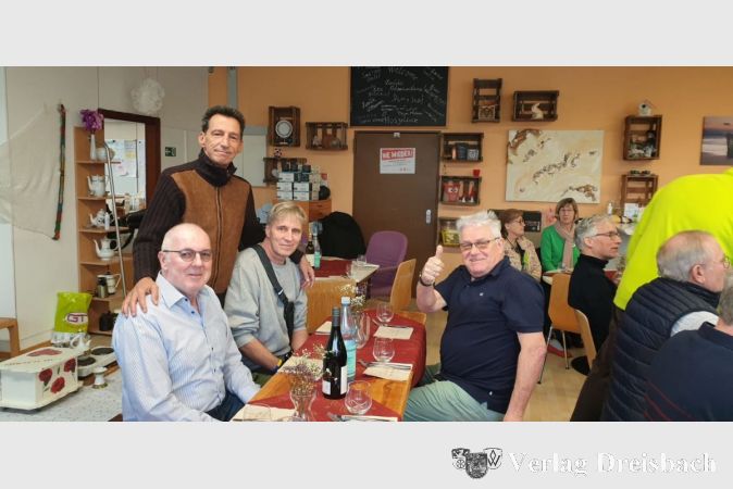Markus Barthel, Leiter der Tafel Hattersheim-Hofheim, gemeinsam mit Herbert Bauer, Patrick Suschall und Chris Liebs beim Dankes-Essen für Ehrenamtliche der Einrichtung.