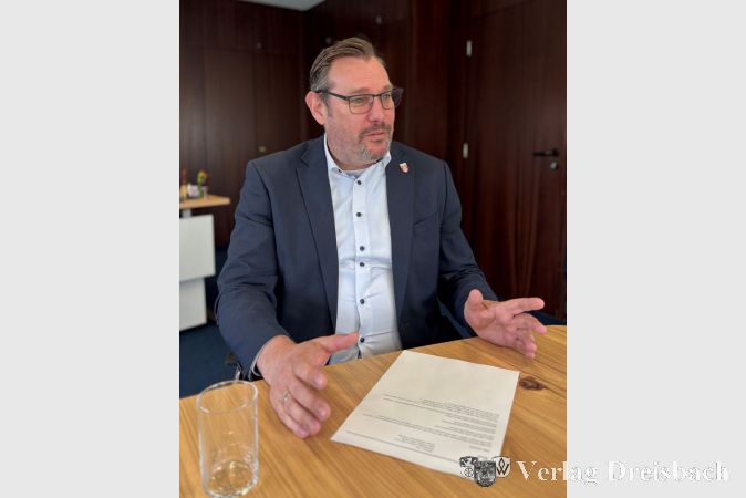 Für Bürgermeister Seitz gibt es angenehmere Dinge, als eine Erhöhung der Grundsteuer verkünden zu müssen. Die Gemeinde habe sich jedoch nichts vorzuwerfen, da man die beeinflussbaren Kosten im Griff habe.