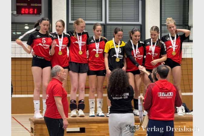 Die Jugendpokalsiegerinnen der TuS Kriftel: Anna, Carlota, Katharina, Lena, Annemie, Ciara, Johanna und Vanessa.