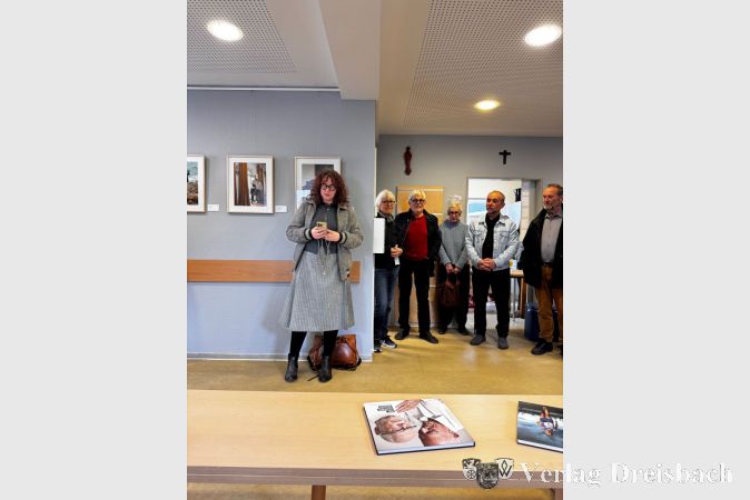 Die F.A.Z.-Autorin Andrea Diener hielt die Laudatio auf den Künstler Karsten Thormaehlen.