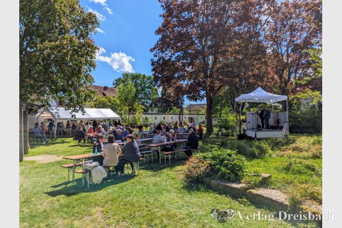 Frühlingsfest mit Gartenauftakt im vergangenen Jahr. In diesem Jahr startet die "GartenRheinMain"-Reihe in Hattersheim am Samstag, 26. April, ab 14 Uhr erneut in der Alfred- Embs-Anlage.