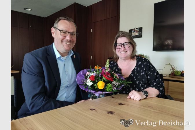 Bürgermeister Christian Seitz mit Schiedsfrau Angela Feuerbach.