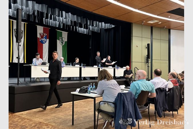 Auftritt der BüchnerBühne in der Stadthalle 2023 mit der Theateraktion „So zieht die Freiheit durch alle Lande“ anlässlich des 175-jährigen Jubiläums der Revolution von 1848.