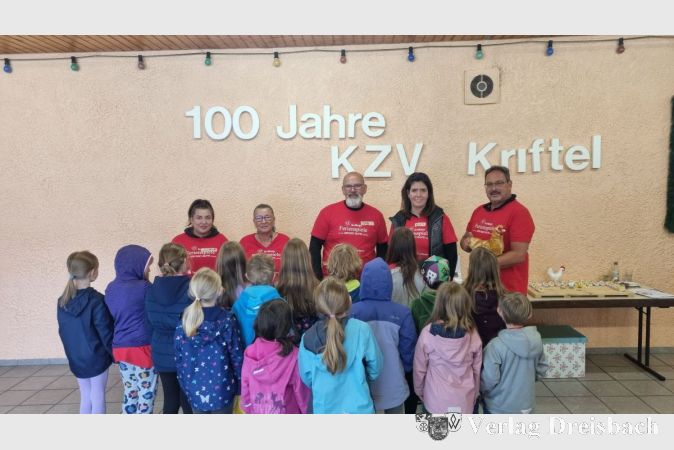Ein alljährlicher Klassiker: Die Ferienspielkinder zu Besuch bei den Kleintierzüchtern.