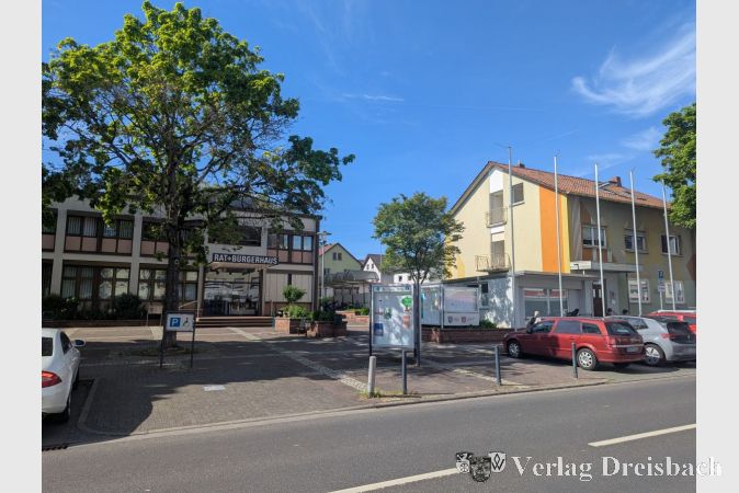 Das "Rathausquartier" soll an seinem angestammten Platz bleiben, jedoch sind die Gebäude dort in vielerlei Hinsicht längst nicht mehr zeitgemäß. Zum weiteren Vorgehen sollen nun bezüglich einer Sanierung oder eines Neubaus eine Zielbestimmung durchgeführt und ein Raumprogramm entwickelt werden.