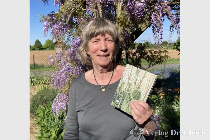 Hanna Dunkel mit ihrem neusten Roman „Dodo“.