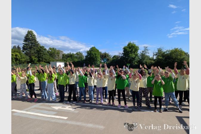 Kinder der Edderscheimer Schule führten zur Feier des Tages eine umgedichtete Schulhymne sowie einen Tanz auf.