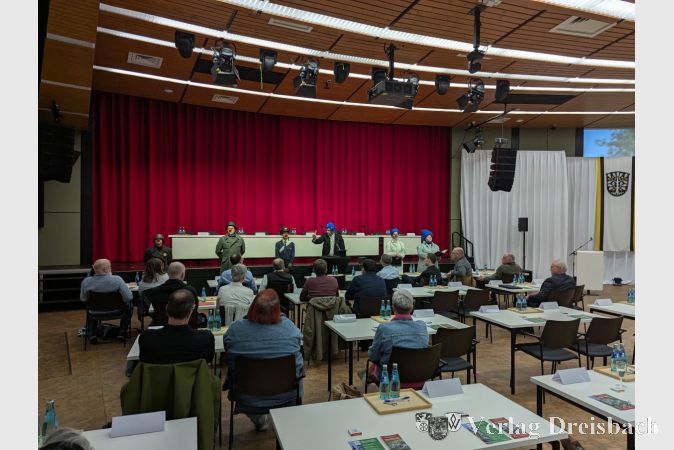Das Ensemble der BüchnerBühne vor der Stadtverordnetenversammlung am vergangenen Donnerstag.