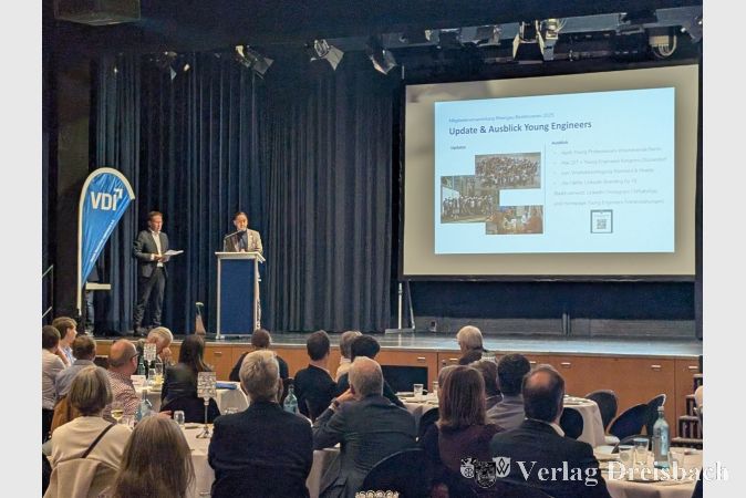 Orhan Bagci informiert über kommenden Aktivitäten der Young Engineers.