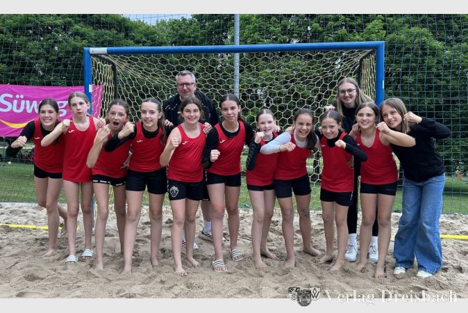 Jubel bei den "Beach-Berries" über Platz zwei im Sand.