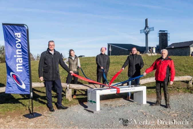 Inbetriebnahme der Solar-Sitzbank „iBench“ vor fünf Jahren auf dem Feldberg.