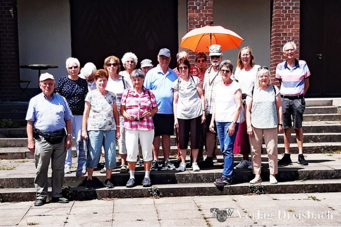 Die Krifteler Seniorenwandergruppe in Flörsheim.