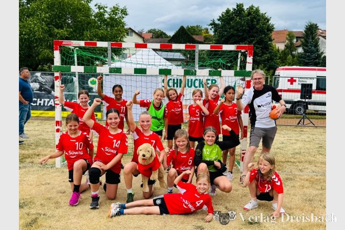 Ein Team in Siegeslaune: die weibliche E-Jugend nach dem Finale.