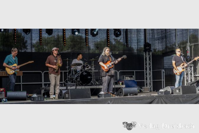 "Gastone" lieferte eine spannende Mixtur aus Ska/Polka/Balkan und deutsch-englisch-italienischem Pop-Rock.