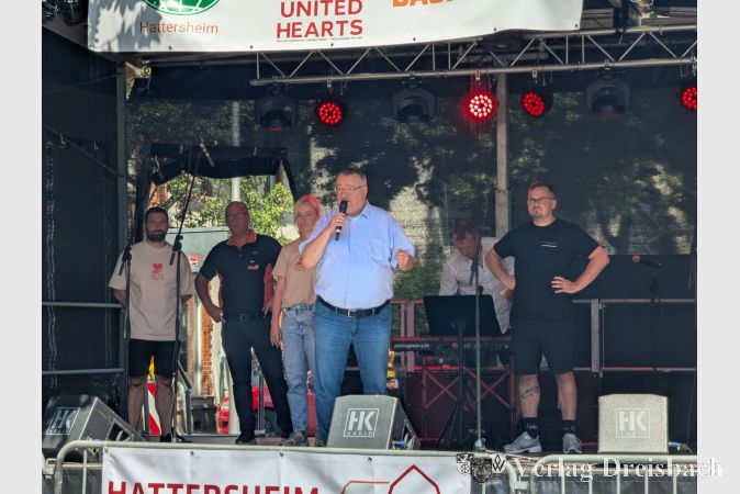 Bürgermeister Klaus Schindling eröffnete auf der Bühne in der Frankfurter Straße das diesjährige Innenstadtfest.