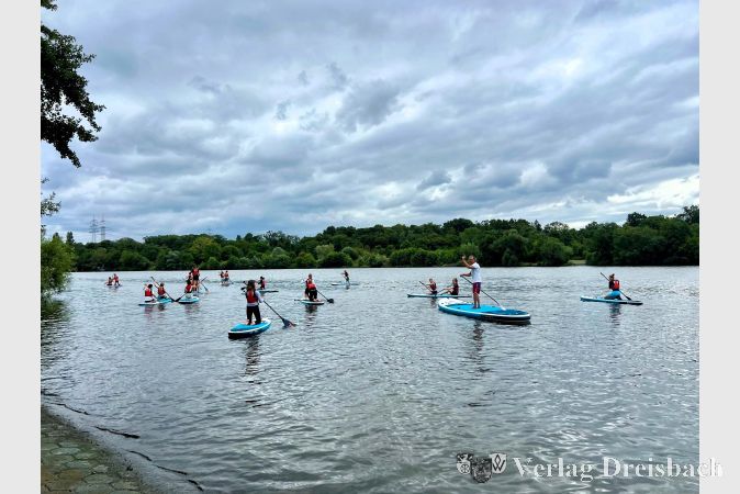 Stand-up-Paddling zum Abschluss der Jugend-Kreativ-Woche.