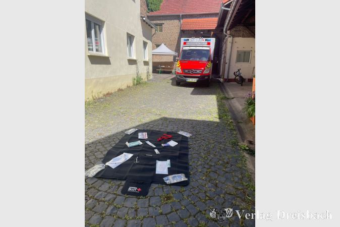 Auch die typischen Utensilien bei einem Rettungseinsatz wurden den Kindern vorgestellt.
