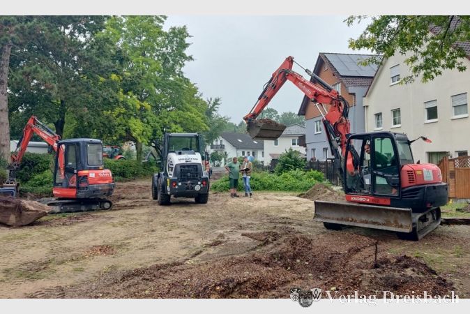Die Neugestaltung des Spielplatzes Am Mühlbach ist derzeit in vollem Gange.
