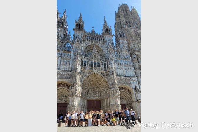 Vor der Kathedrale in Rouen.