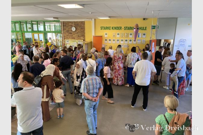 Elterncafé im Foyer der Lindenschule.