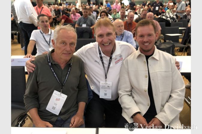 Pausengespräch zwischen Streich, Jung und Nagelsmann.
