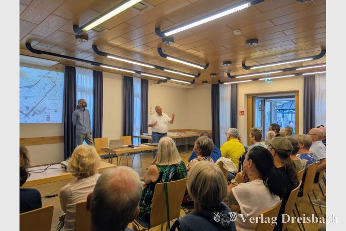 Das Eddersheimer Begegnungshaus war am Dienstagabend sehr gut gefüllt. Erstaunlich viele Bürgerinnen und Bürger interessierten sich für die Inhalte des neuen Bebauungsplans.