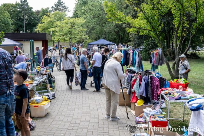 Beim großen Flohmarkt war für jeden etwas dabei.