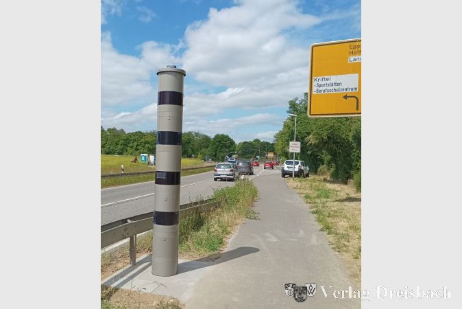 Die neue stationäre Geschwindigkeitsmessanlage an der L3011.