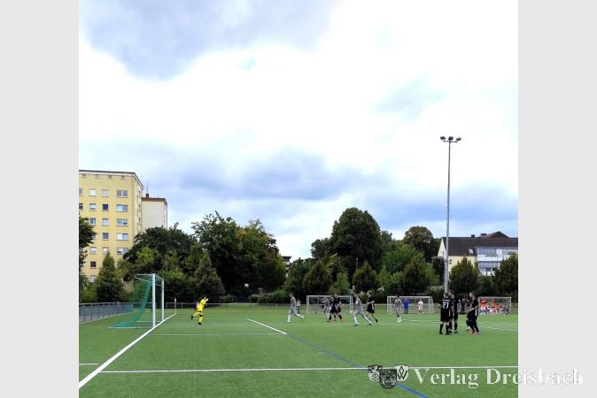 D. Reuter traf mit dem Kopf zum 5:0-Endstand für den SV 07 Kriftel.