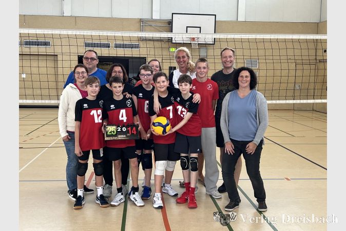 Die männliche U14/2 freut sich über einen gelungenen Saisonauftakt.