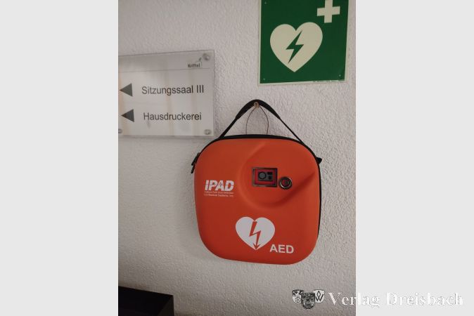 Defibrilator im Rat- und Bürgerhaus.