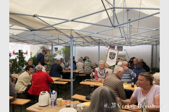 Gemütliches Zusammensein bei der Hofkerb in Okriftel.