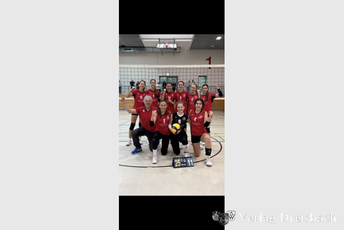 Die Damen 3 feiern ihren ersten Sieg.