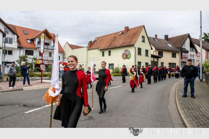Das Brass & Drum Corps Kriftel im Anmarsch.