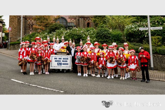 Der KKK stellte sich zum Gruppenfoto auf.