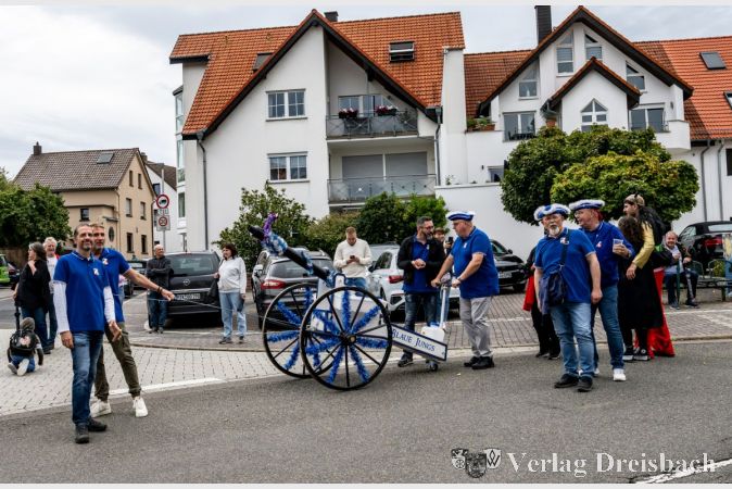 Die Blauen Jungs mit ihrer Kanone.
