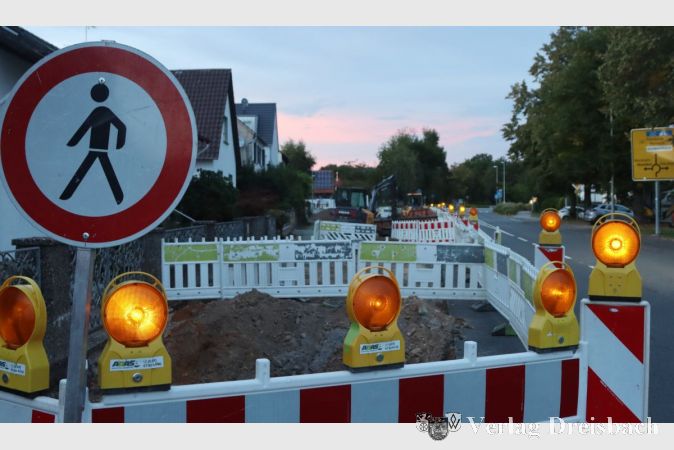 An der Kirschgartenstraße wird nun an der Umsetzung der neuen Parkflächen- und Wegegestaltung gearbeitet, hier die Ideen für den Umbau der Grünanlage.